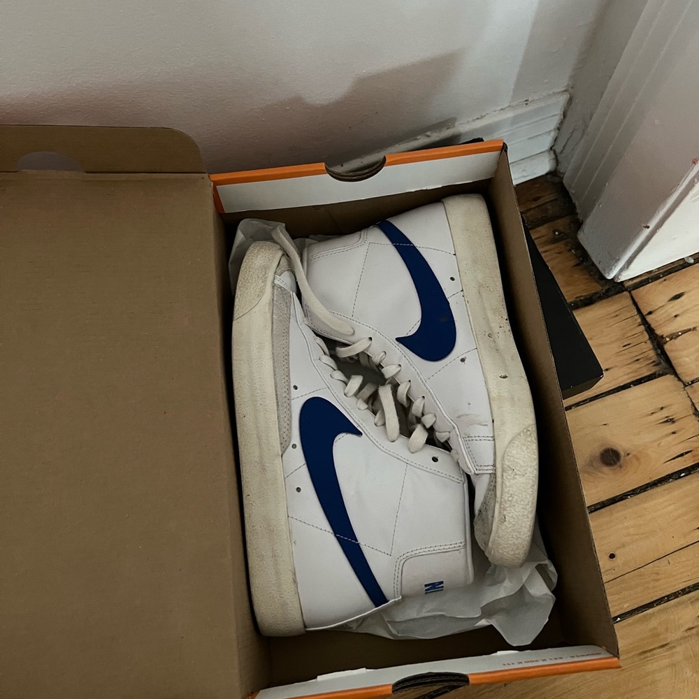 Nike White and Blue Women's Sneakers